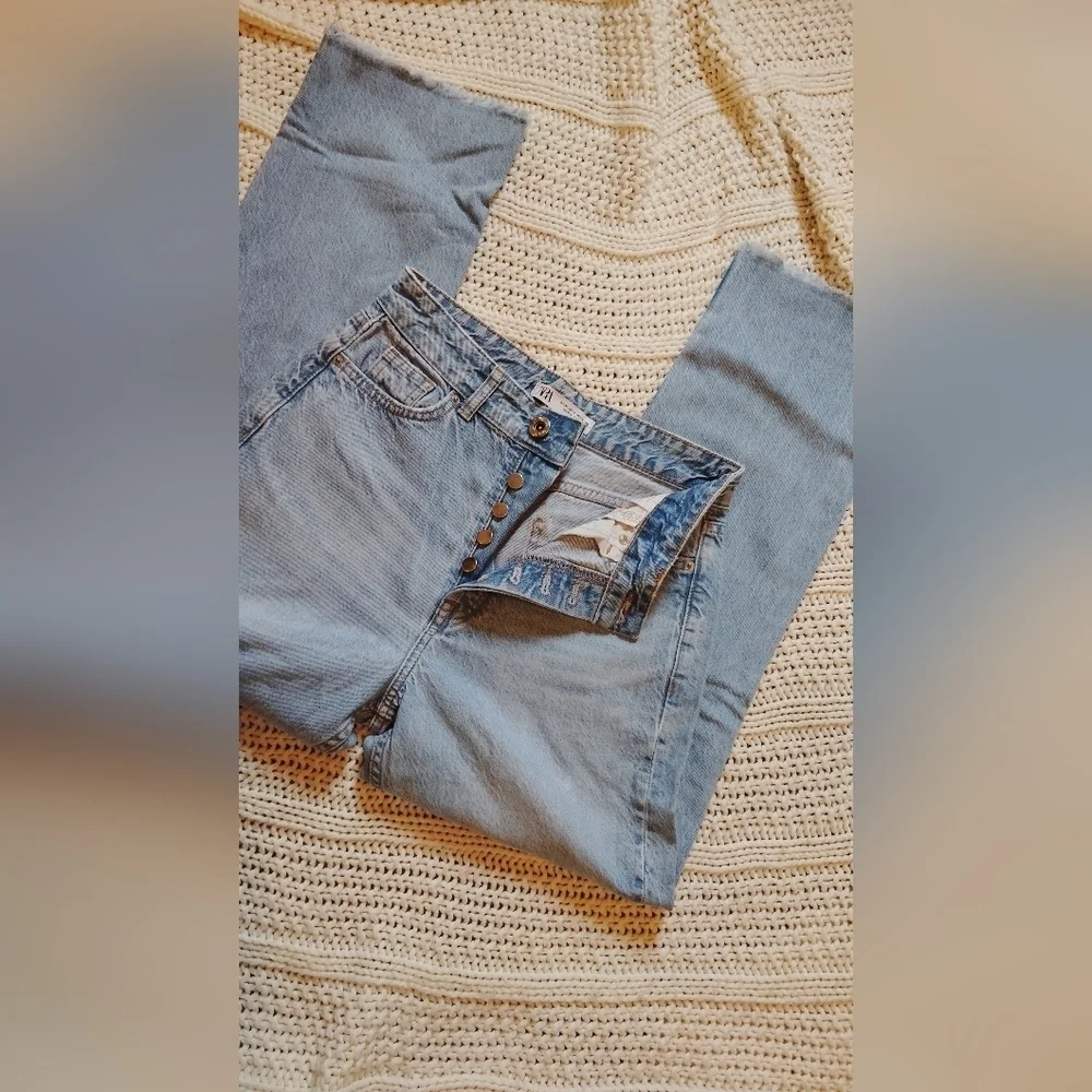 Zara Light Blue High Rise Jeans Distressed!